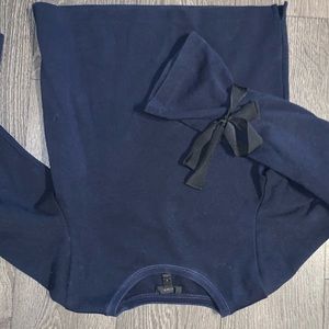 Blue sweater with sleeve ties